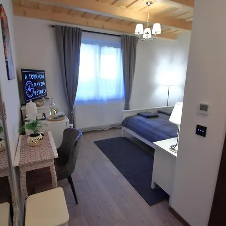 住宿加早餐酒店 A Tornacos Panzio Kéthely