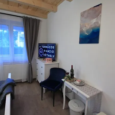 A Tornacos Panzio 住宿加早餐酒店 4*