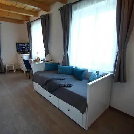 A Tornacos Panzio 住宿加早餐酒店