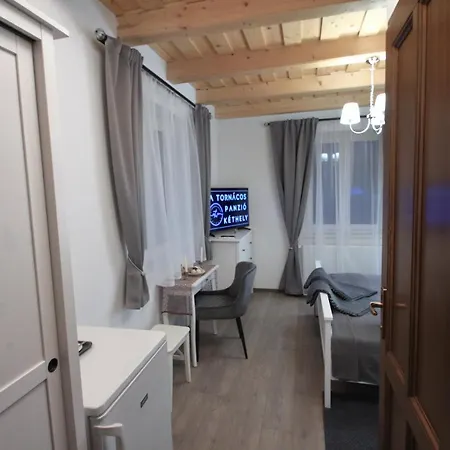 A Tornacos Panzio Bed & Breakfast Kéthely