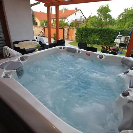 A Tornacos Panzio 4* Kéthely