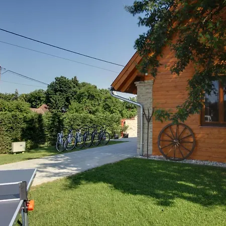 A Tornacos Panzio Bed & Breakfast